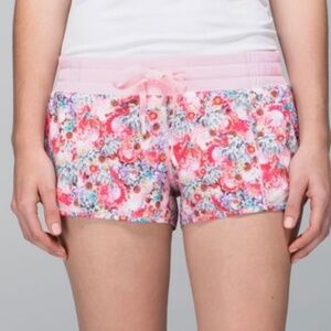 Lululemon Hotty Hot Short Size 8 Floral Pink Liner Free